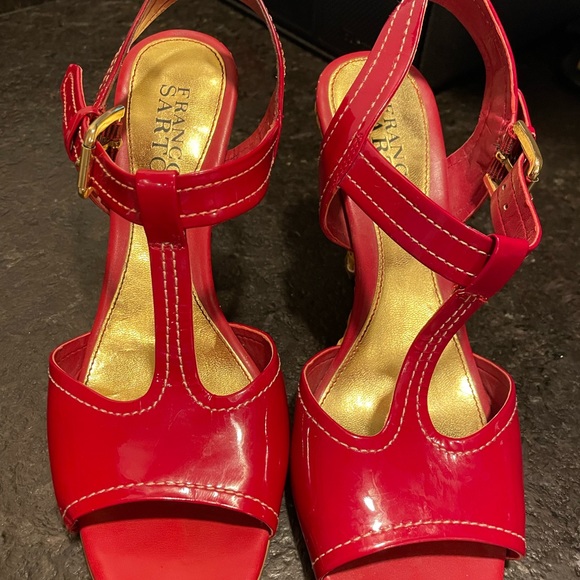 These are the cutest. Retro Bright Red Patented Leather - Picture 2 of 2